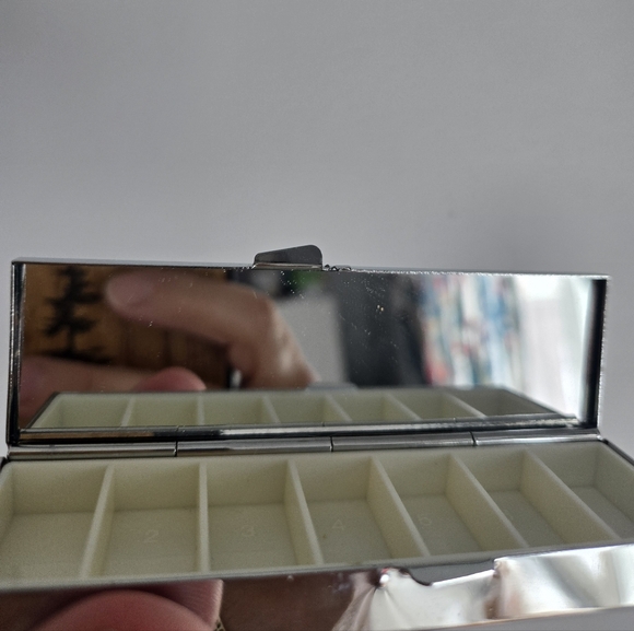 🎁 Free With Any Purchase - Pill Container - Picture 3 of 5